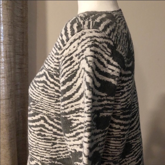 TOWNSEN gray and white cropped sweater - Picture 6 of 11